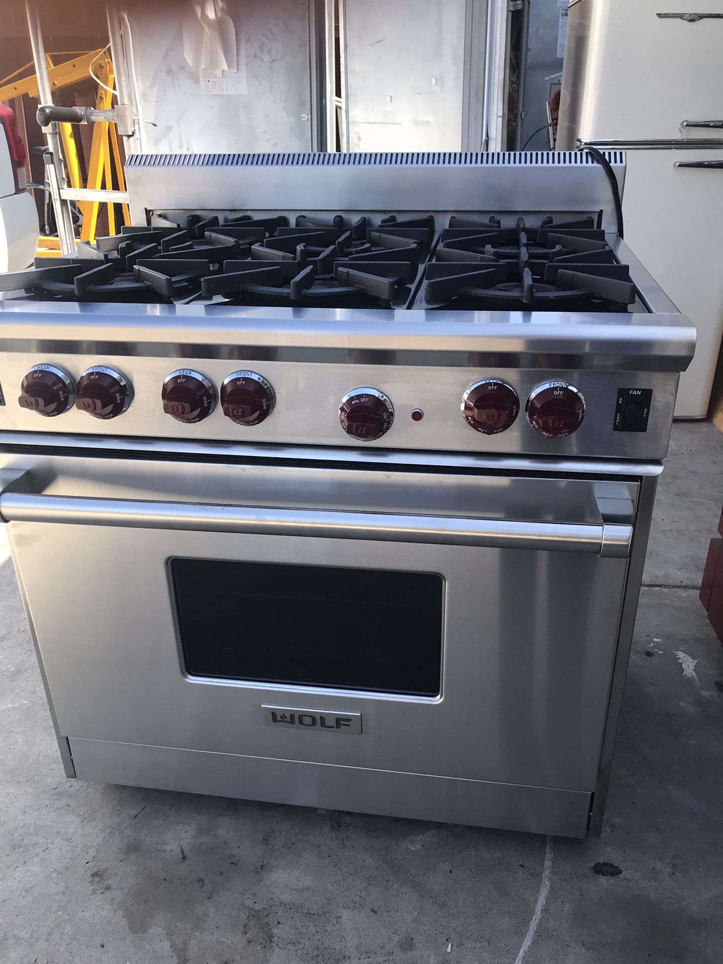 WOLF PROFESSIONAL STOVE 36”