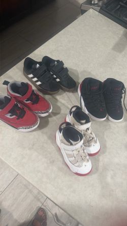 Tennis shoes size 8C
