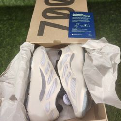 Yeezy 700 v3 Azael (Size 10M)