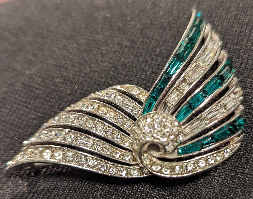 Vintage BOUCHER created Emerald And Rhinestone "Wings" Brooch