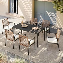 BRAND NEW -7 piece patio set