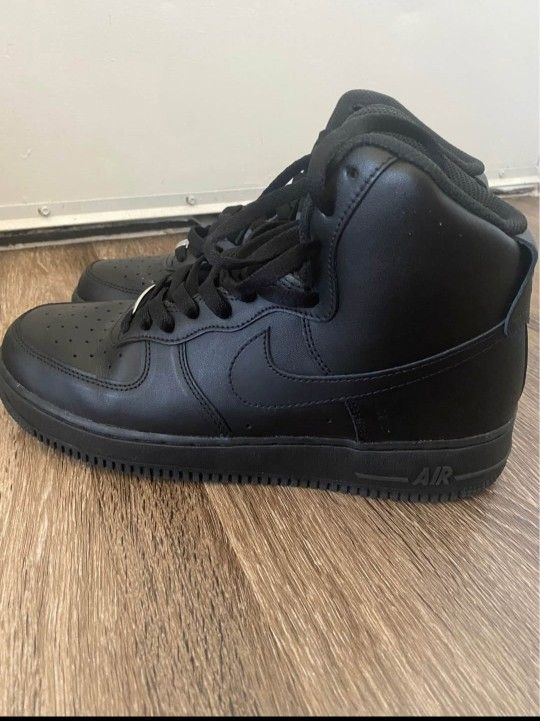 Triple black Nike AF1