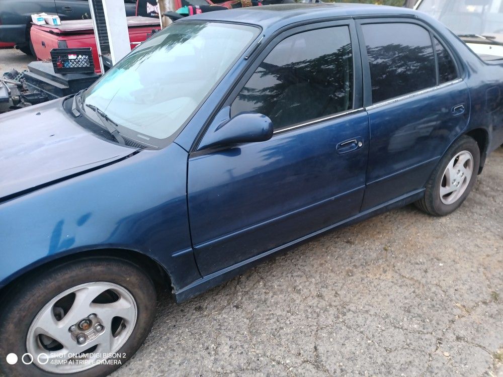 1998 Toyota Corolla  For Parts Or Whole Wrecked 