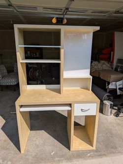 Ikea Micke desk and Hutch