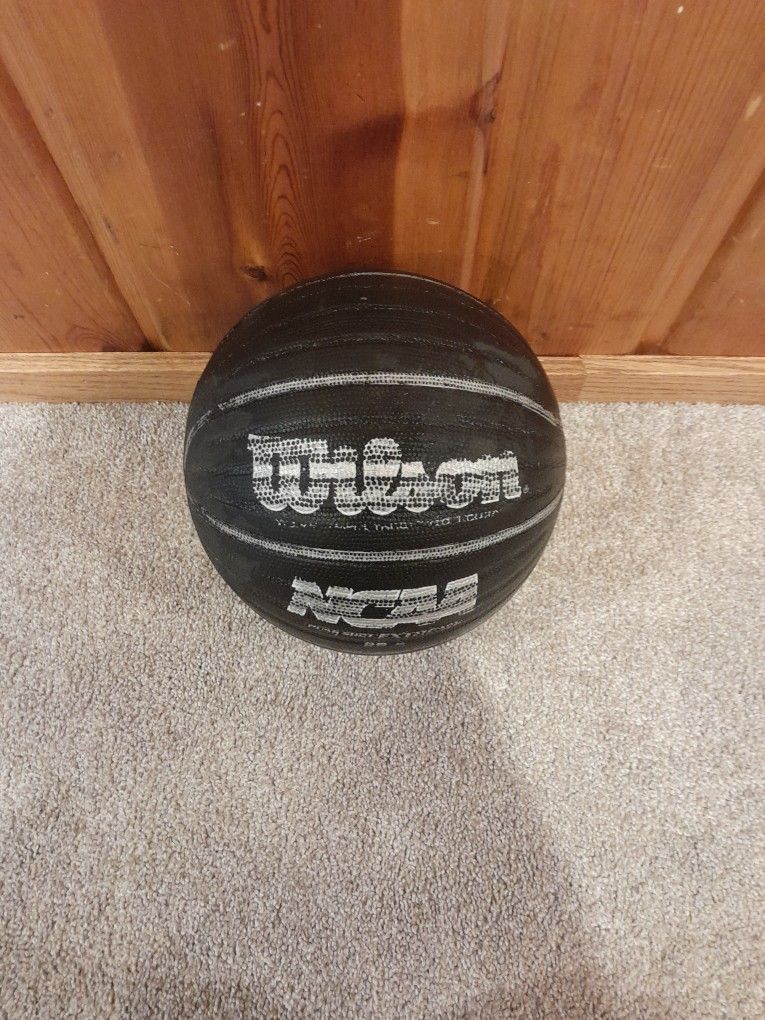 Wilson NCAA Black Basketball