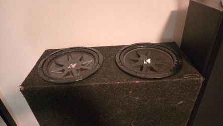 Dual Kicker Subwoofer 12's in sealed Box