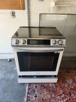 Samsung Bespoke 30-inch smart slide-in electric range