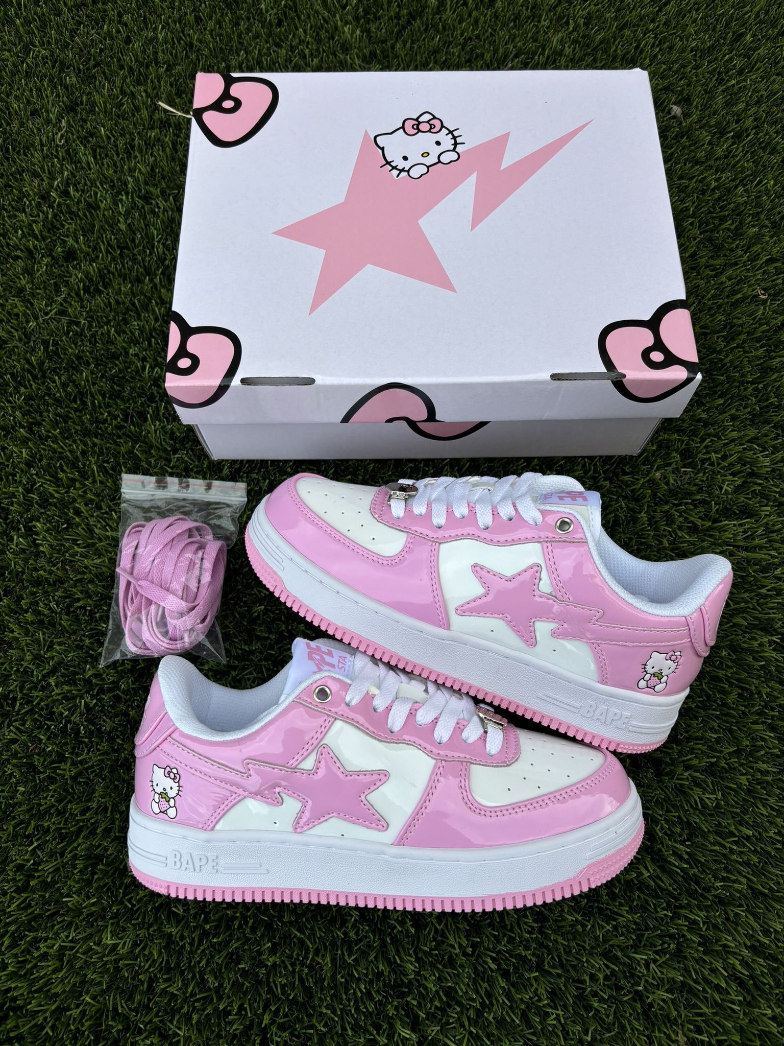 Bapesta X Hello Kitty - Sizes 5.5w - 8.5w