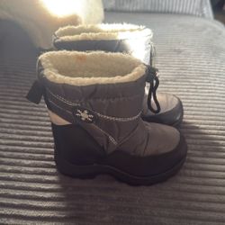 Snow Boots 
