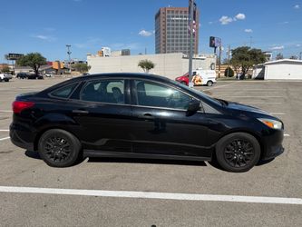 Ford Focus 2016 - $1800