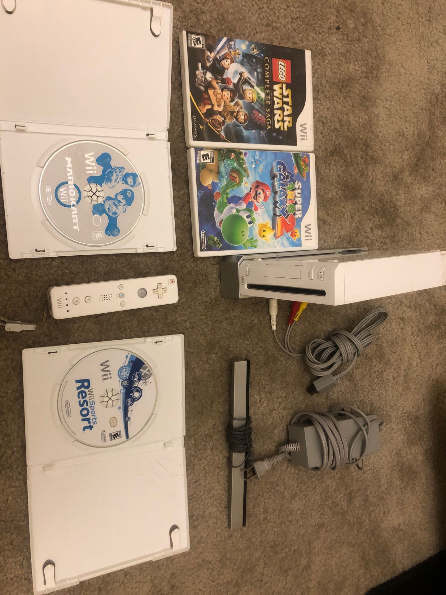 Wii CONSOLE+ 4 GAMES. With one remote control and all cords.