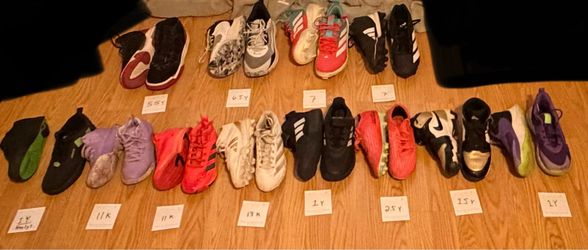 Youth basketball shoes / cleats