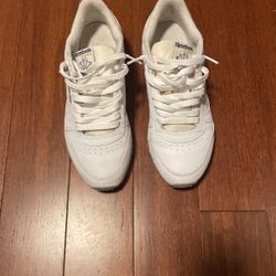 White Classic Leather Reebok Size 7.5 