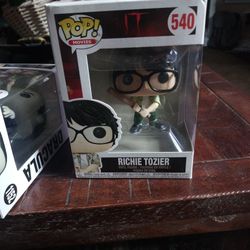 Pop Vinyl figure features Richie Tozier from the hit movie "It", holding a bat and ready for action. The highly collectible figure is part of the Pop