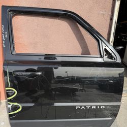 2012-2016-2017 Jeep patriot front door RH
