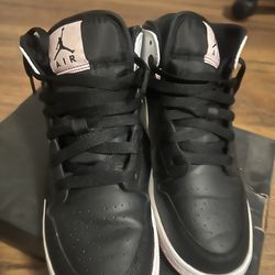 Air Jordan 1 MID