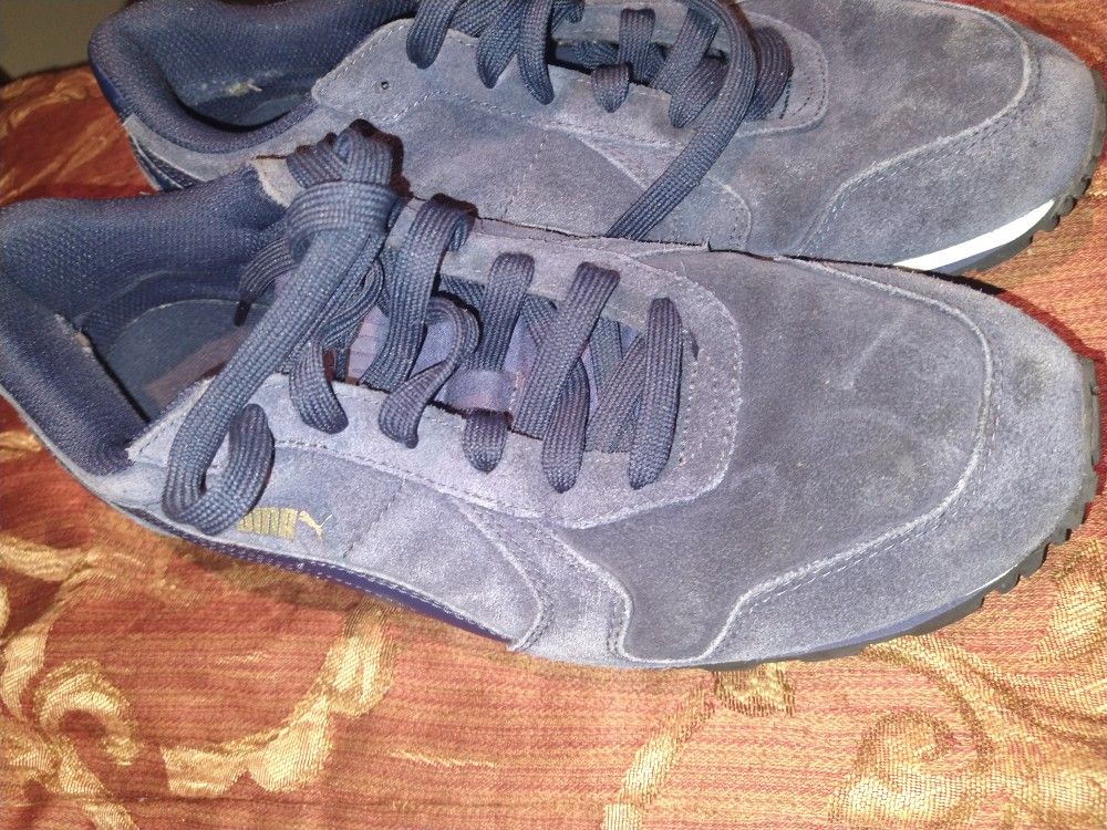 Mens Pumas Size 10