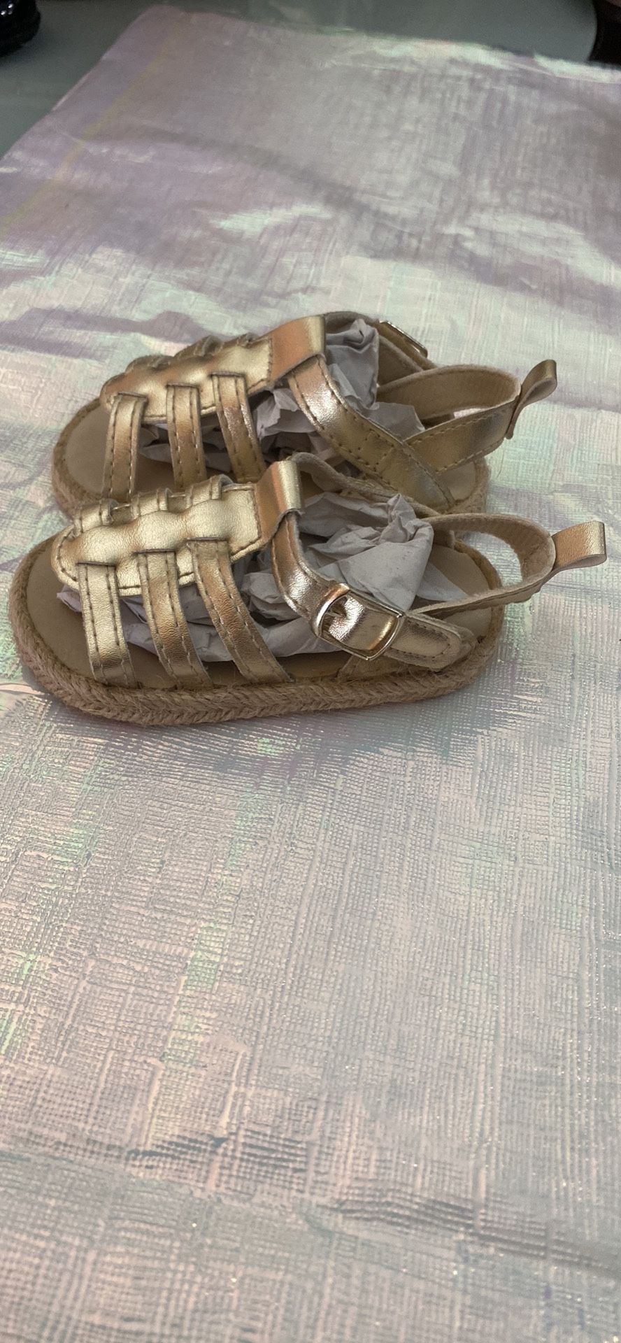 baby sandals Carter’s size 6-9 m