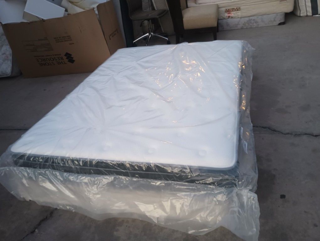 New Queen Pillowtop Mattress And Box Spring