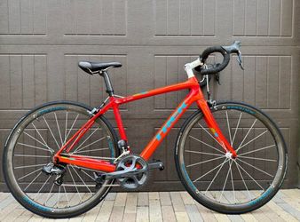 54cm Trek Carbon Road Bike – Ultegra Di2 – Bontrager RXL Wheels