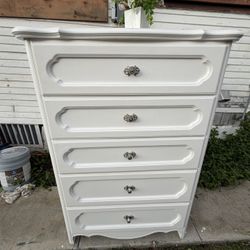 Beautiful  Dresser. ✨✨