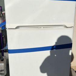 Refrigerator Kenmore 