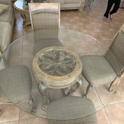 Round Dining table and 4 Chairs 