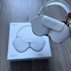 AirPod Maxes 