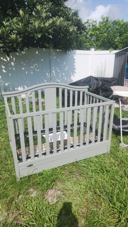 Greco convertible Crib and high chair