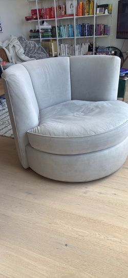 Room & Board Eos Swivel Chair