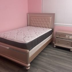 4pcs bedroom set (Twin Bed - Nightstand, Dresser and Mirror) (Mattress is not Included)