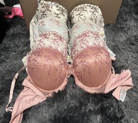 4 Bombshell Bras 38 D