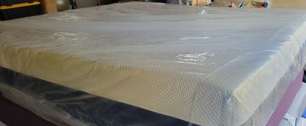 UP FOR SALE IS A BEAUTIFUL LUXURY KING AMERISLEEP AS3 MATTRESS 