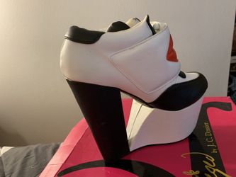 Privileged Kiss me shoe size 7