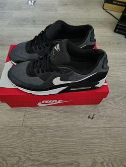 Used Nike Air Max Size 12