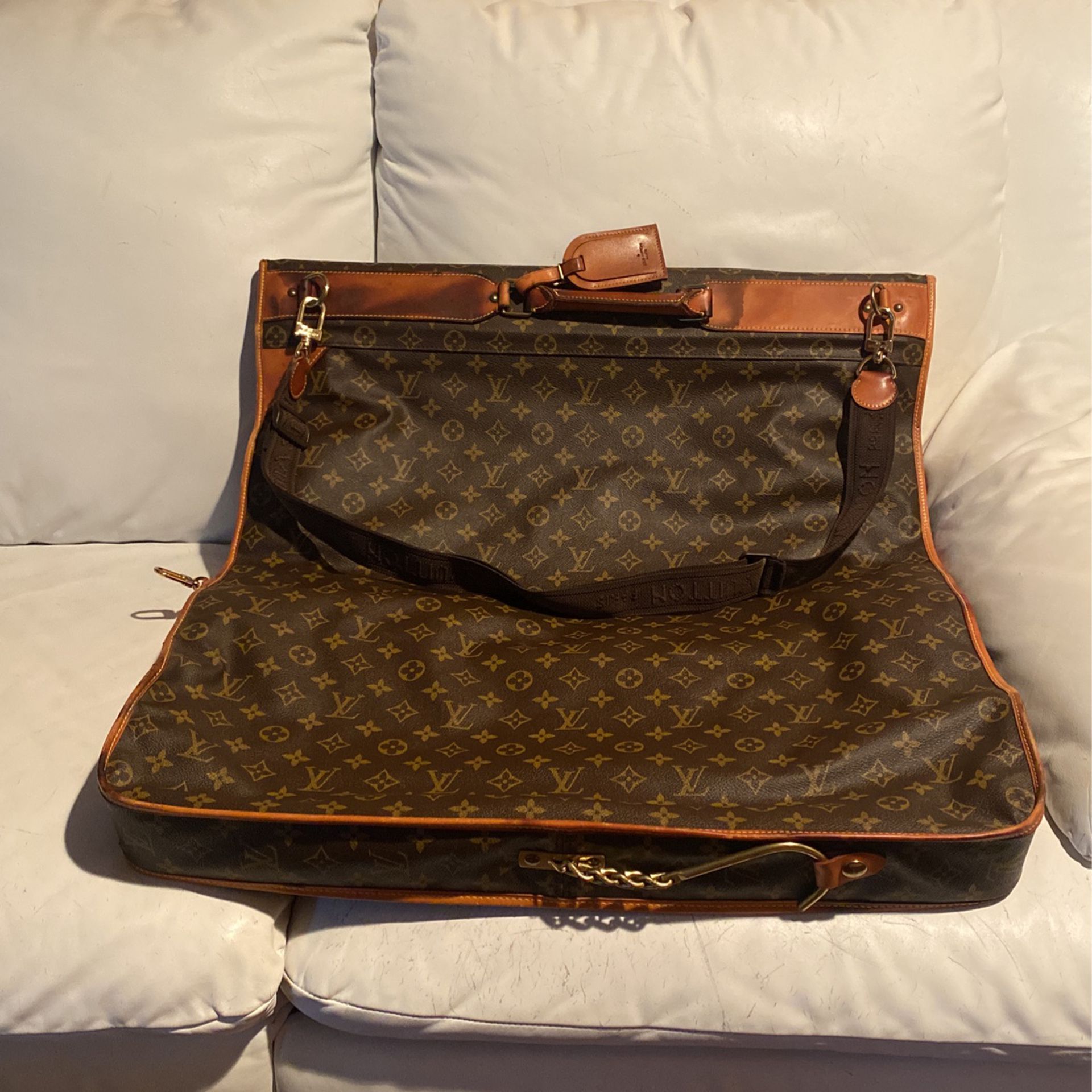Louis Vuitton hanging garment travel bag