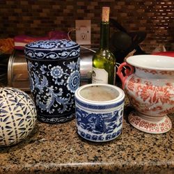 Chinoiserie.  Urn. Vase. Oriental. Jar. Orb
