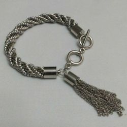 UNIQE DESIGN BEADED & SILVER COLOR CHAINS BRACELET 