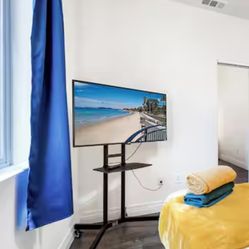 40 inch TCL Smart TV, Great Condition (2)