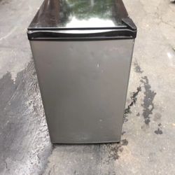Very Good Condition Refrigerator 