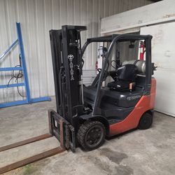 Toyota Forklift 8FGCU25 – 1,351 Hours – 5,000 lb Capacity
