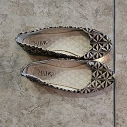 Women's brown and tan flat shoes