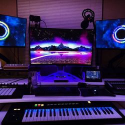 AOC AGON 32” Curved Gaming Monitor – 1440p / 144Hz / FreeSync