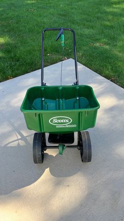 SCOTTS SPEEDY GREEN 2000 SPREADER for fertilizer & seeding works Great 👍 like new