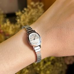 Vintage Timex Wind Up Stainless Steel Silver Tone Stretchy Watch