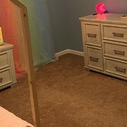 Dresser and 2 Nightstands 