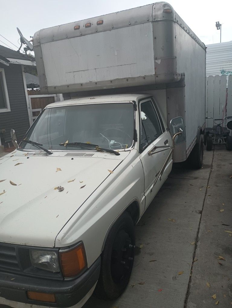 1988 Toyota Box Truck for Sale in Bellflower, CA - OfferUp