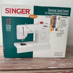 Singer Sewing Machine 2517 White Electronic Speed Control 17 Stitch