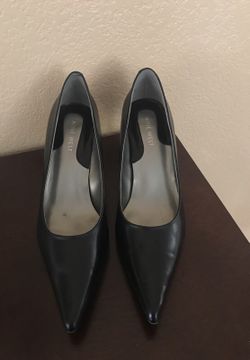 Nine West black kitten heels