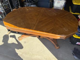 Wood Dining Table with Pedestal Base Expandable with leafs and chairs